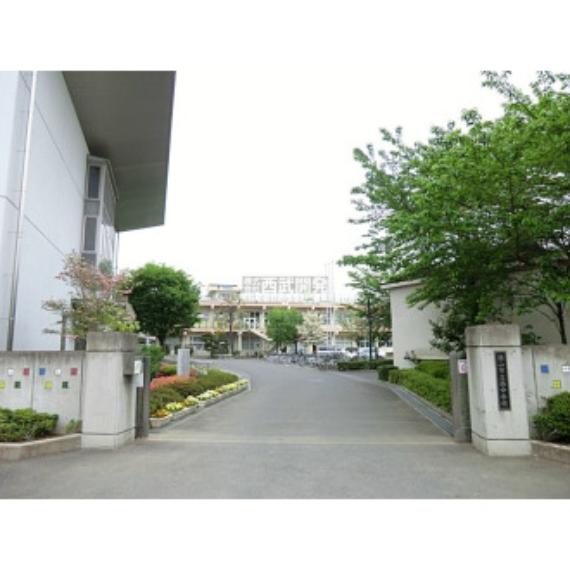 西中学校（約1,200m）