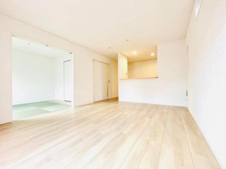 （同仕様）家族の顔が見え自然とコミュニケーションが生まれる空間です。