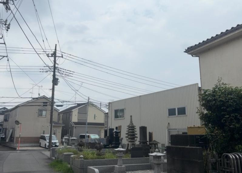 土地の地勢が高台の場合、景色を綺麗にみることができ、景色にこだわってお家探ししている方におすすめです！また平坦地よりも風通しがいいというメリットがあります。デメリットもあるので是非現地でご確認下さい。