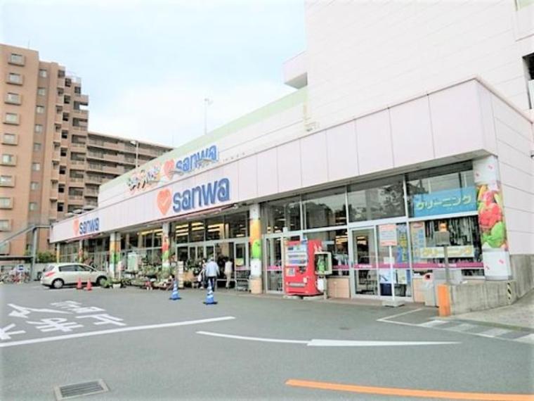 スーパー 【三和　相模が丘店】790m　 1階にスーパーとマック、2階にダイソーがあり便利です。駐車場も広いです。店内も広くて明るい店舗です。