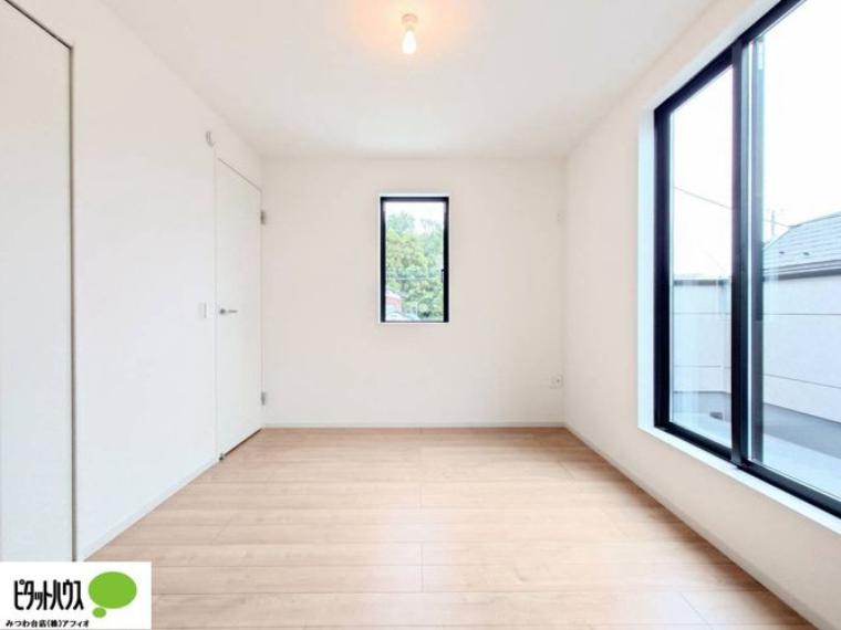 シンプルなお部屋は、それぞれの理想のイメージをかたちにしやすいですよね！