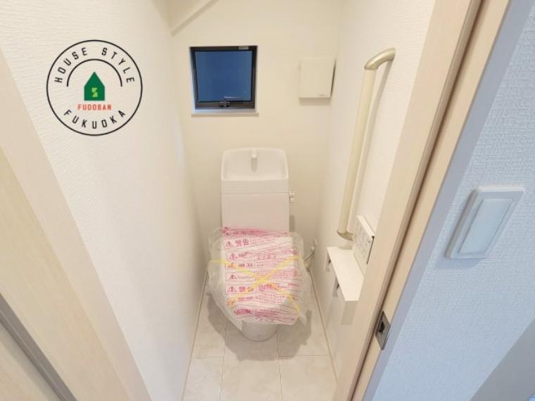 温水洗浄便座を完備しております。2ヶ所にトイレがあるのは朝の慌ただしい時間も安心です。