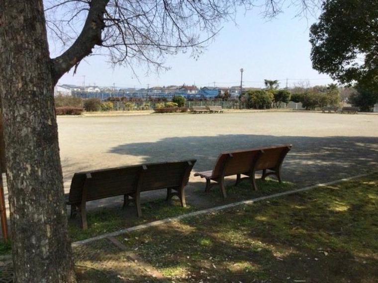 鶴ヶ丘公園 徒歩17分。（約1,320m）