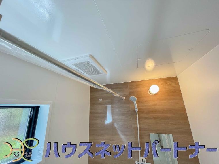 冬場にはヒヤッとしないように暖房機能、梅雨の時期には乾燥等、機能的で清潔感溢れる浴室。快適・清潔な空間で心も体もオフになる時間を楽しむことが可能です。