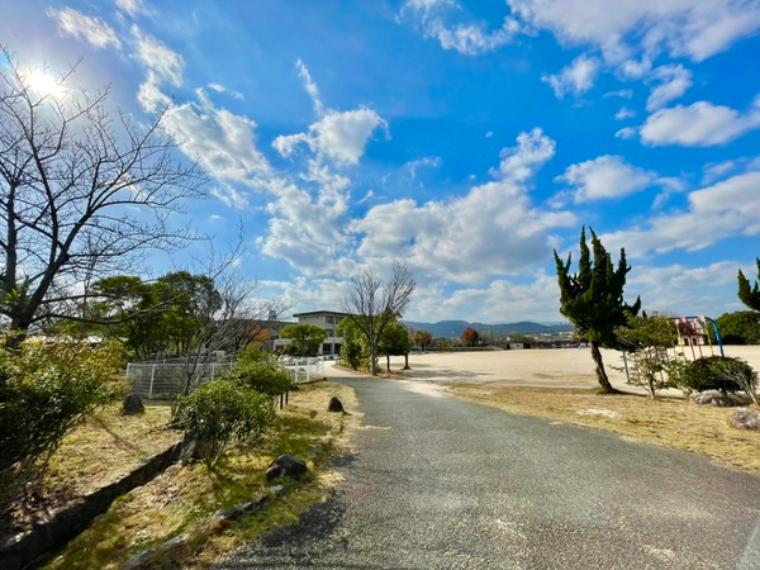 太宰府市立太宰府西小学校（約807m）
