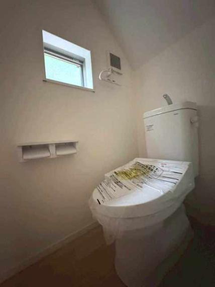 トイレにはウォシュレット機能を標準装備。