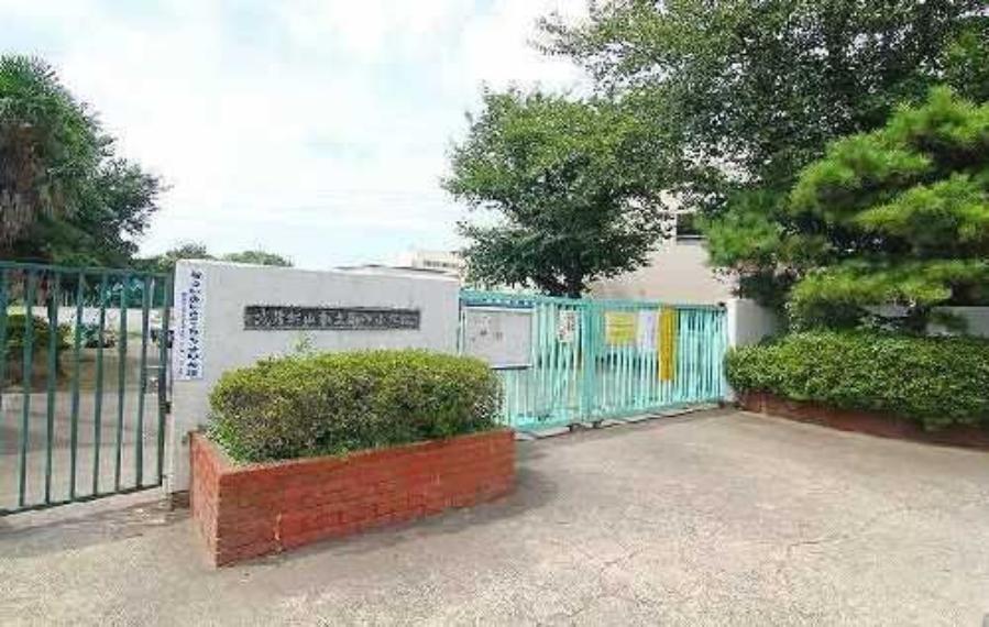 武蔵村山市立第八小学校 徒歩8分。（約600m）