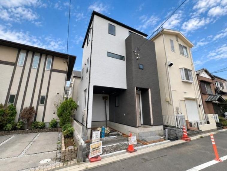住宅性能表示制度に基づき、設計住宅性能評価書を取得済みです。建設住宅性能評価書についても取得を予定しており、客観的な評価に基づいた安心の裏付けがある住まいです。