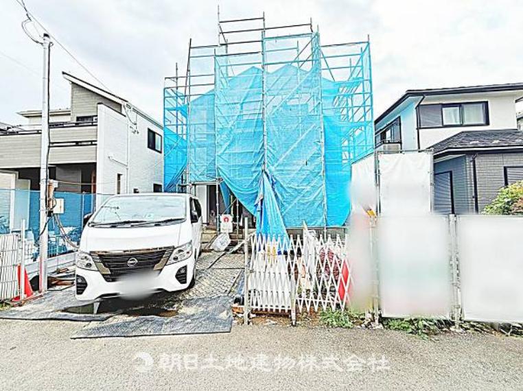 現在建築中の現場で工事進行中です。現地写真（2026年7月3日撮影）をご覧ください。
