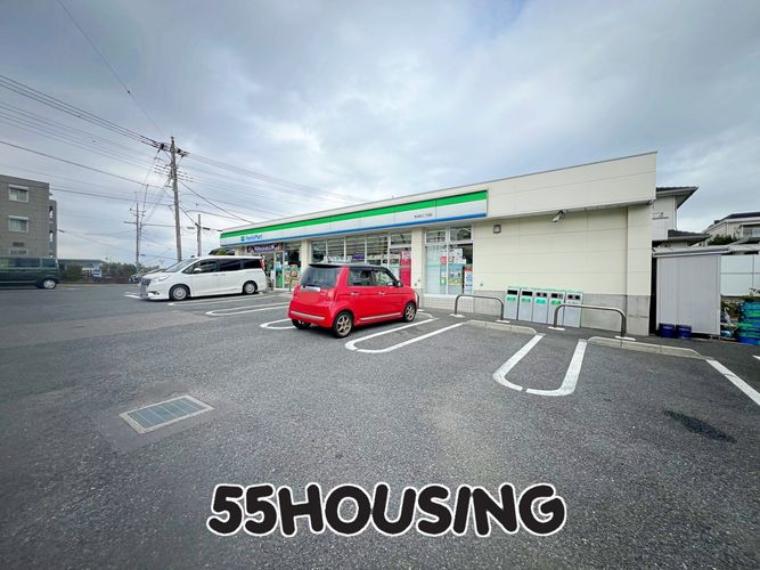ファミリーマート東浦和三丁目店 徒歩2分。（約140m）