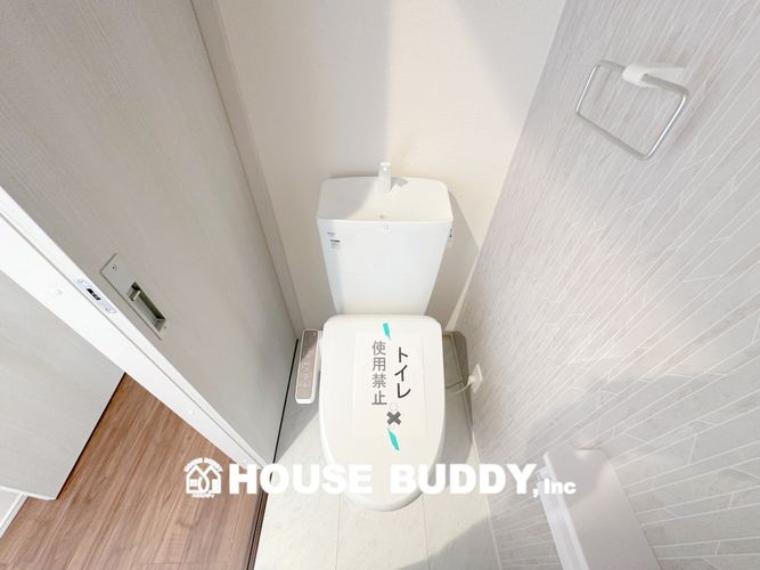清潔感のあるシャワー付きトイレです