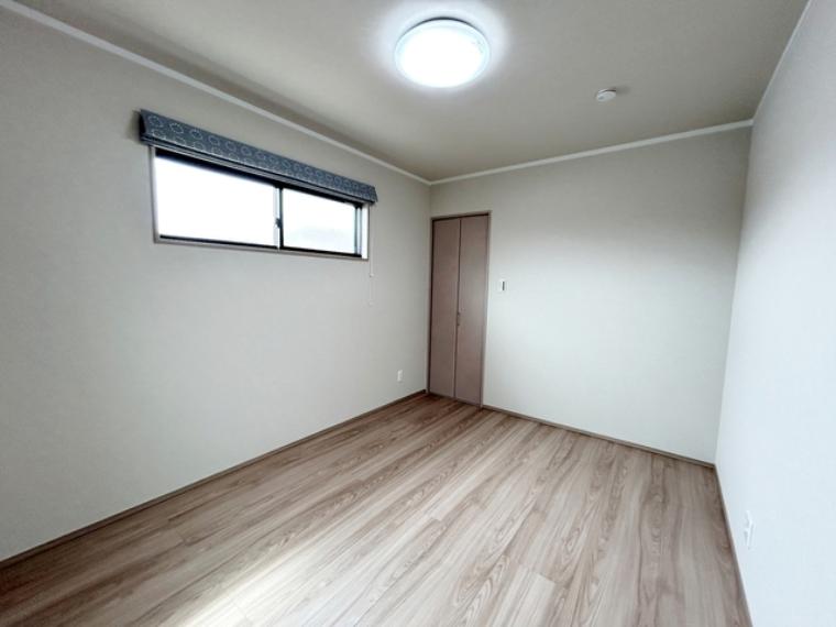 【洋室6帖】<BR/>お子様の一人部屋に最適な居室です。ウォークインクローゼット付きで自然とお片付けできる環境に！