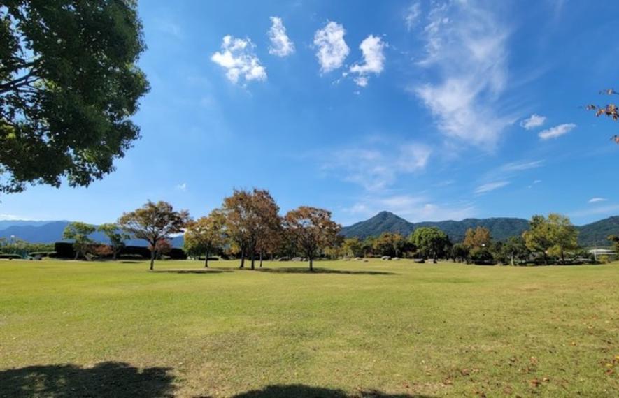 西部運動公園（約2,786m・徒歩35分）