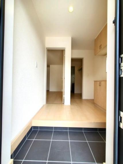 掲載写真は施工例です。建物の雰囲気や設備仕様、実際の暮らし方までイメージしやすくご案内いたします。