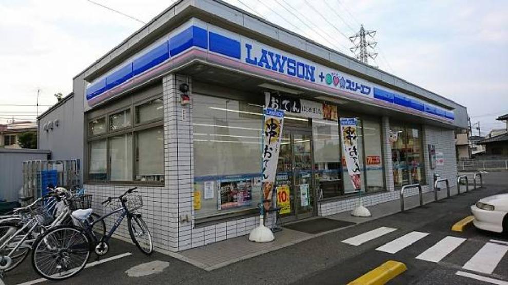 ローソン・スリーエフ所沢中富南店まで徒歩2分180m！急な買い足しにもすぐ対応でき、忙しい日常をしっかりサポートしてくれます。（約180m）