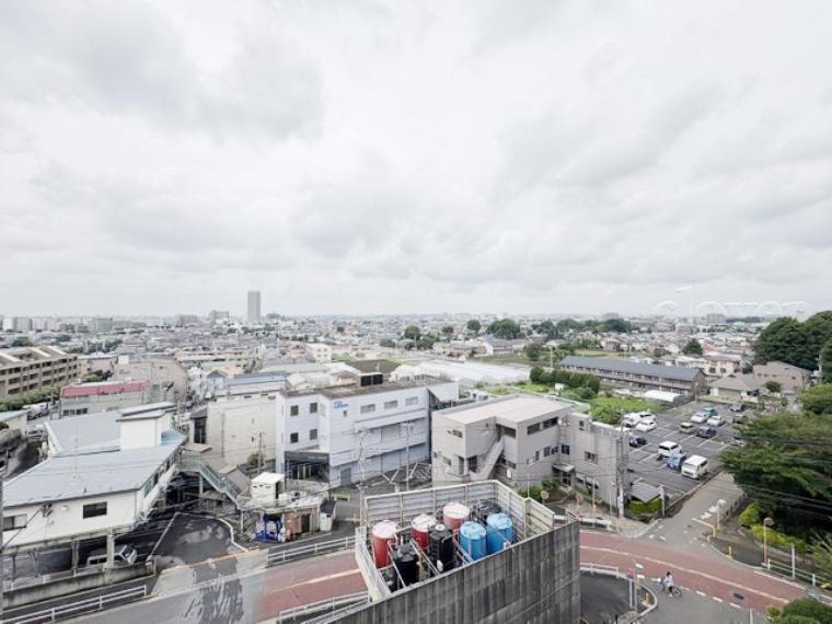 眺望 眼前に広がる空の雄大さと、このお部屋の自慢の一つである「眺望」をご覧ください。毎日、この景色を独り占めできる新生活に夢が広がります。～即日のご見学可能～　お問合せはお気軽にどうぞ。