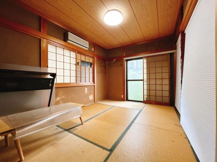 【現況販売】和室の写真です。荷物の撤去を行います。
