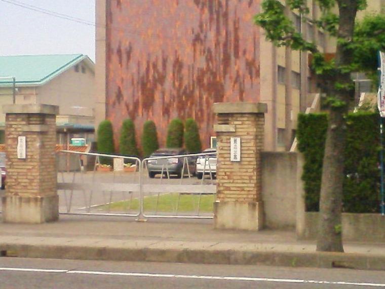 一宮市立向山小学校（約450m）