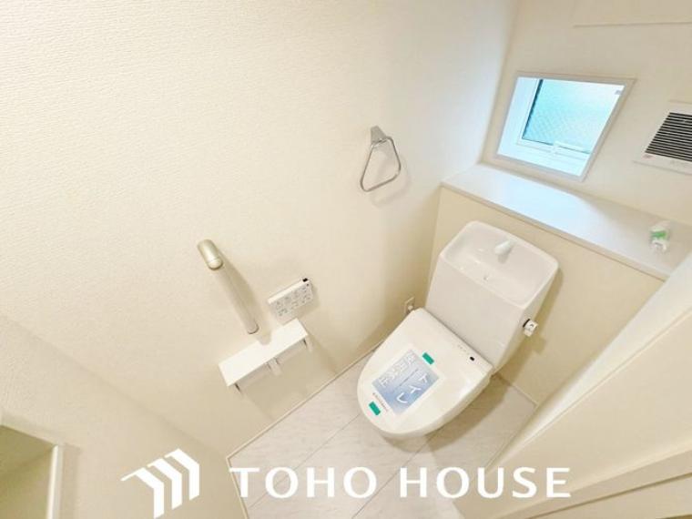 いつまでも清潔な空間であって頂けますように、目に留まるだけではなく、汚れをふき取り易いフロアと壁紙をチョイス致しました。