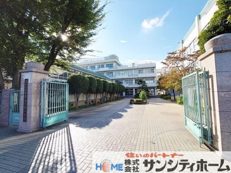 さいたま市立大久保小学校 徒歩11分。（約810m）