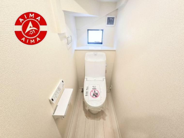 温水洗浄便座を完備しております。2ヶ所にトイレがあるのは朝の慌ただしい時間も安心です。