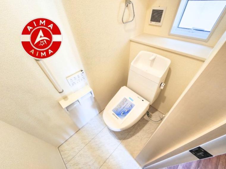 温水洗浄便座を完備しております。2ヶ所にトイレがあるのは朝の慌ただしい時間も安心です。