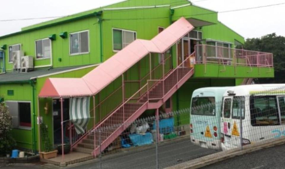 つくの幼稚園 幼稚園です（約977m）