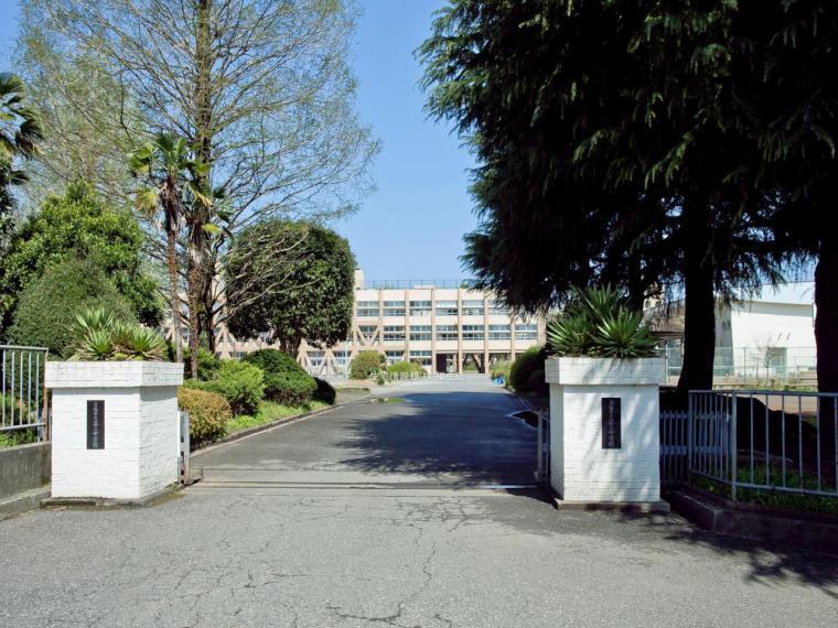 青梅市立第三中学校まで約1010m（徒歩13分）（約1,100m）