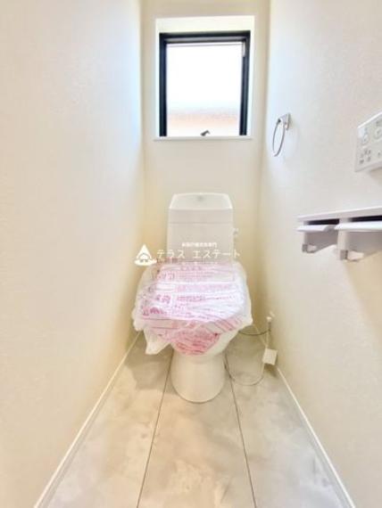 ■■トイレ■■嬉しい設備が搭載された温水洗浄便座トイレです。