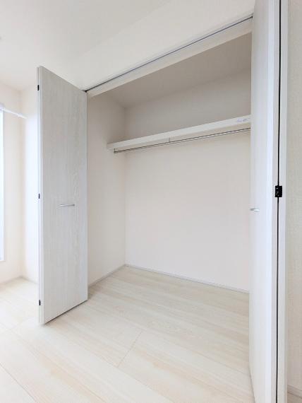 【収納】各部屋を最大限に広く使って頂ける様、全居住スペースに収納付。プライベートルームはゆったりと快適に。