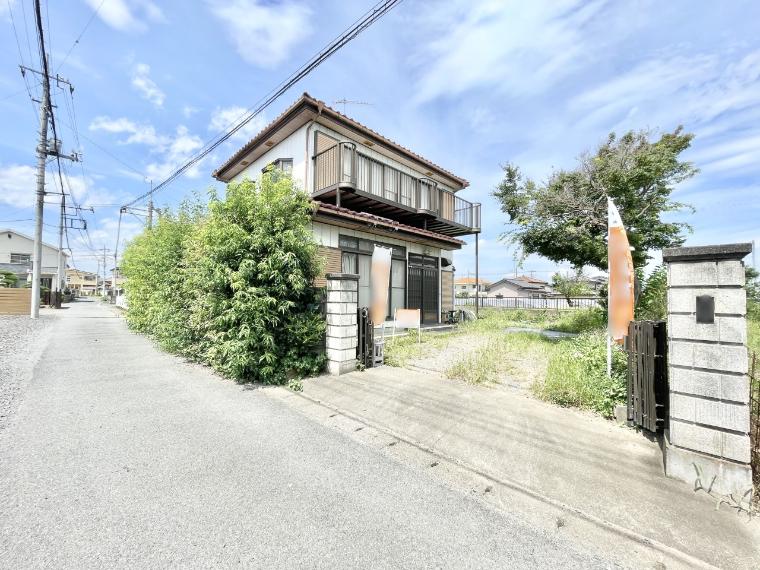 外観｜両隣との距離も適度で、窮屈さを感じにくい配置が魅力！