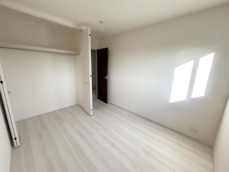 【洋室】3部屋ある洋室は、寝室や子供部屋、趣味の部屋としても多彩に利用可能です！（同仕様）
