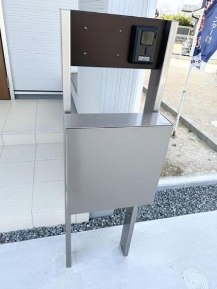 【門柱】インターホン、ポスト、表札が一体型のスタイリッシュなデザインです！（同仕様）