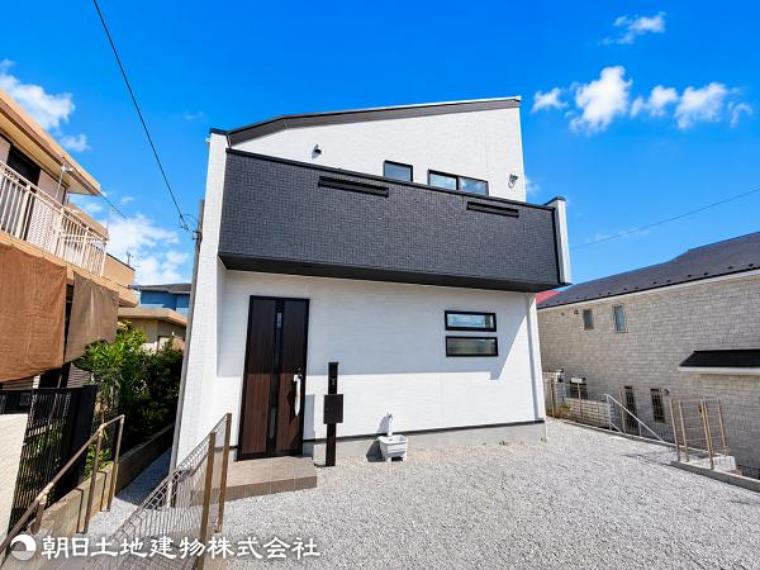 【外観・立地】時代の流行ではなく拘りを貫く。シックなカラートーンで街並みに溶け込む外観は、絶妙なバランスで輝きを放ちます