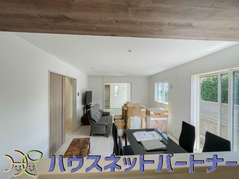 家族の様子を見ながらキッチンでお料理。一日の出来事を会話しながらの家事は嬉しいコミュニケーション。