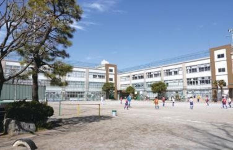 杉並区立杉並第九小学校 徒歩5分。（約360m）