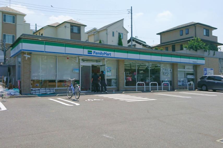 【コンビニエンスストア】ファミリーマート　町田金井町店まで554m（約554m）