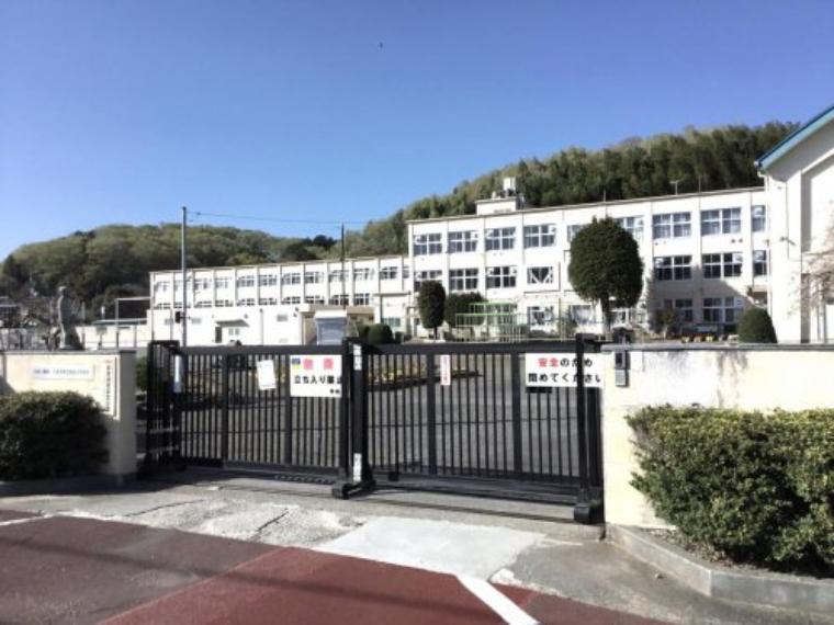 【中学校】加住中学校まで283m（約283m）