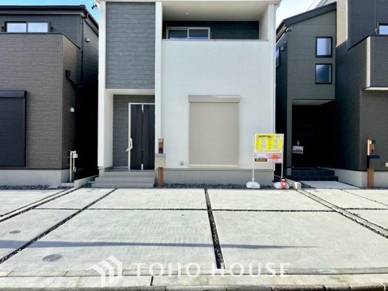 【カースペース2台】2台分の駐車スペースがあると何かと便利。2台所有の方はもちろん、誰かが遊びに来る時にも自宅に駐車可能なスペースがあると重宝します。