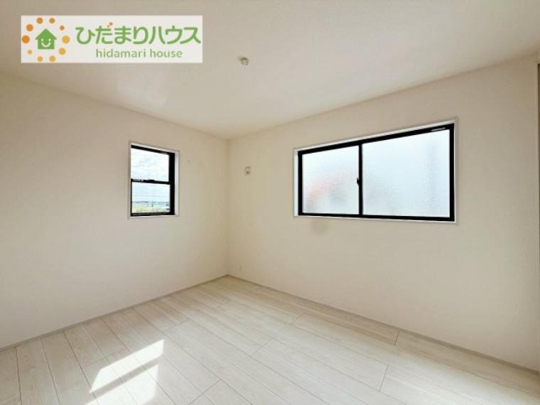 机にベットを置けば子供部屋の完成です！