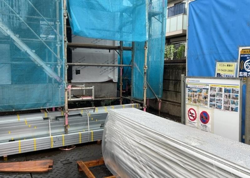 庭があることでガーデニングや家庭菜園はもちろん、こどもの遊び場やペットを放して遊ぶことができます。また、家の周囲に余裕があるということです。隣地との間があれば、十分な日当たりと、風通しが確保できます。