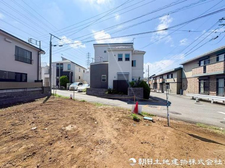 写真や資料だけでは分からない周辺環境や街の雰囲気、陽当りなどを現地で体感できます。新生活を思い描きながら、ぜひご覧ください。街の空気感まで現地で確かめられます。