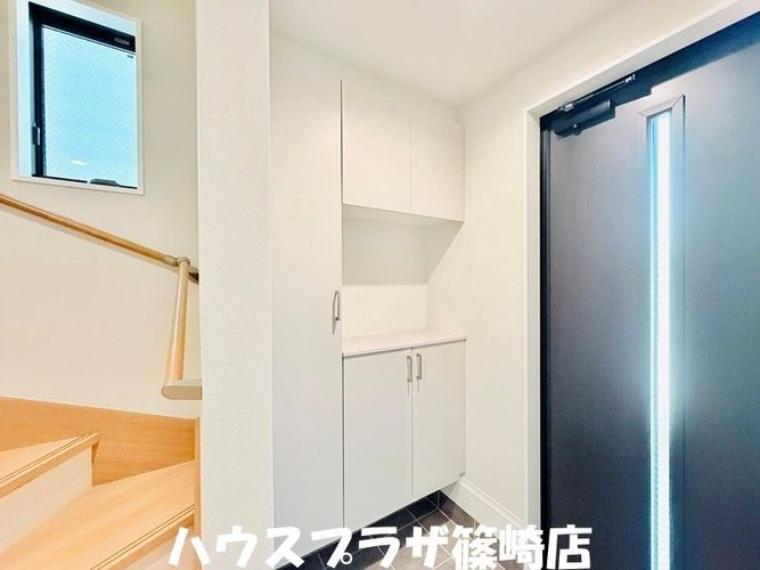 【シューズボックス】　オブジェを置いてオシャレなシューズボックスにできます！
