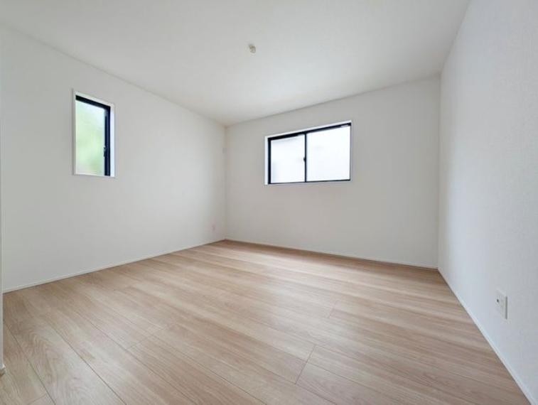 【寝室】3部屋ある洋室は、寝室や子供部屋や趣味の部屋など多彩に利用可能！