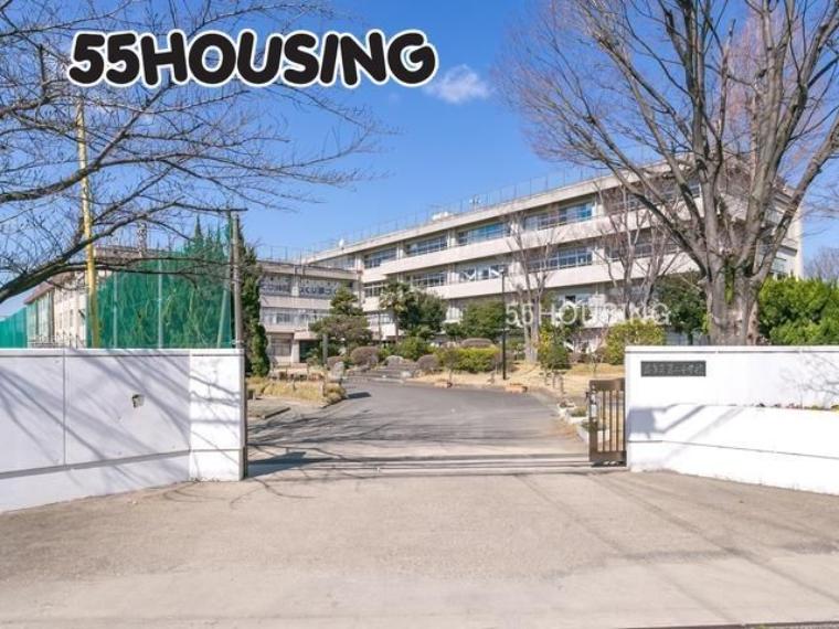 蕨市立第二中学校 徒歩1分。（約70m）