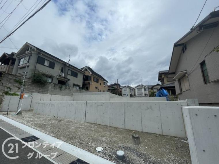 はじめてのマイホーム購入は、わからないことだらけで当然です。資金計画から物件選びまで、順を追ってスタッフが一緒に考えていきます