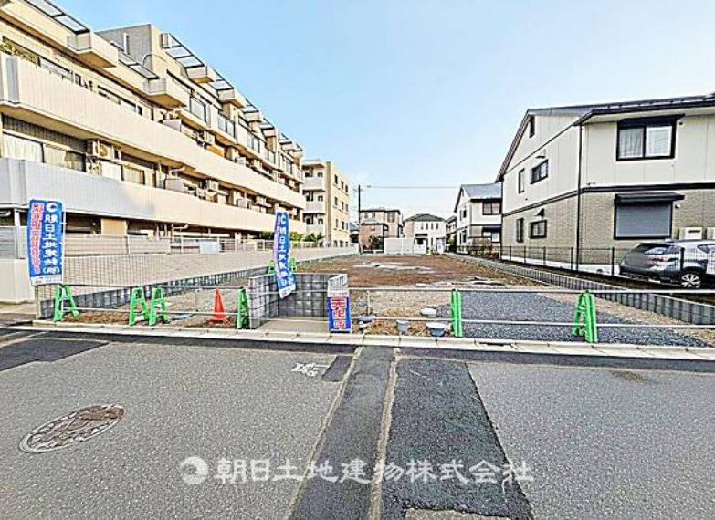 建築条件付きの更地です。条件内で理想の住まいをプラン可能。現地写真（2026年9月7日撮影）をご覧ください。