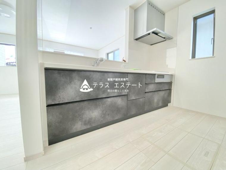■■広々キッチン■■ゆとりある空間で作業できます。※写真は同一タイプまたは同一仕様。