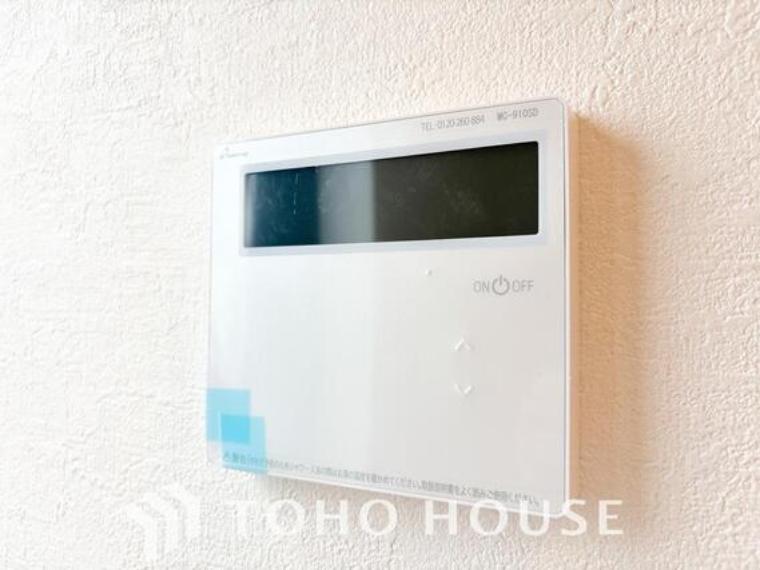 通気性や快適性を重視したリビングには、空気を汚さずに室内を快適な温度に保つ床暖房を完備しております。足元から優しく温める暖房が、日々の暮らしに心地よいゆとりをプラスする、家族に優しい快適な住空間です。