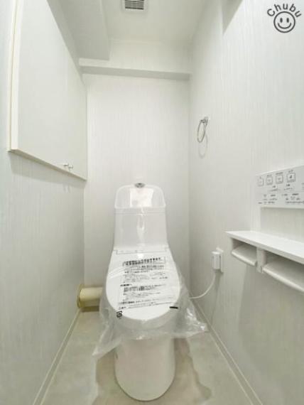 トイレ スタンダードな手洗いタンク一体型トイレ！いつも清潔にお使いいただけるよう温水洗浄暖房便座付きのため、快適な毎日を送ることができます！